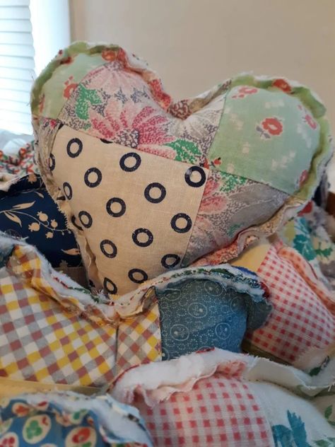 Vintage quilt small heart/heart decor/farmhouse decor/home decor/valentines decor/quilt Quilt Heart, Quilted Toys, Patchwork Heart, Scrap Fabric Crafts, Valentines Decor, Fabric Hearts, Heart Decor, Heart Pillow, Old Quilts