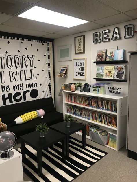 @learnloveteach Classroom With Couch Ideas, Small Classroom Library Ideas, Classroom Reading Area Ideas, Reading Nook For Classroom, Middle School Library Decorating Ideas, Cozy Corner Classroom, Small Classroom Setup, Middle School Reading Classroom, Classroom Reading Nook