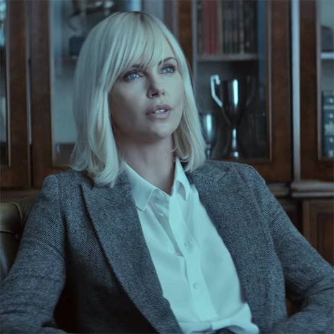 Atomic Blonde Outfits, Lorraine Broughton, Atomic Blonde Charlize Theron, Blonde Outfits, Charlize Theron Hair, Atomic Blonde, Blonde Haircuts, Christina Ricci, Nicole Richie