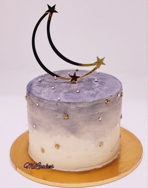 Zodiac Sign Cake Aesthetic, Half Moon Cake Design, Cake Moon Design, Celestial Birthday Cake, Moon Themed Cake, Witchy Cake, Lunar Birthday, Moon Birthday Cake, Firefighter Birthday Cakes