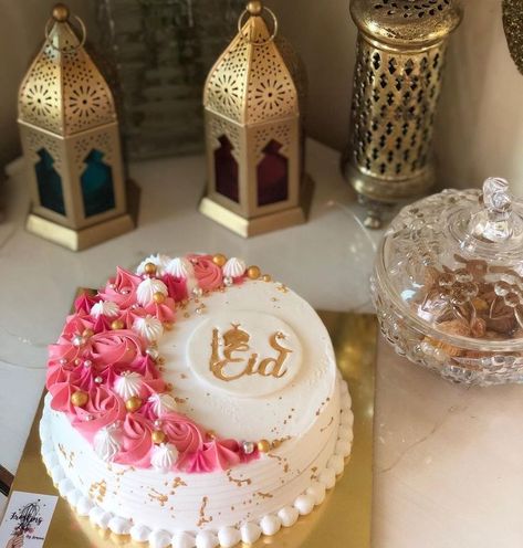 Diy Eid Decorations, Eid Sweets, Eid Mubark, Ramadan Desserts, Eid Cake, Homemade Chocolate Bars, Eid Mubarak Decoration, Cake Lettering, Mini Cakes Birthday