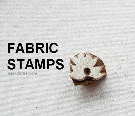 Textile stamps : Best ideas for making a fabric printing stamp Ink Stamps On Fabric, Fabric Stamping Diy, Fabric Stamps, Stamping Textiles, Dog Toy Storage, Soap Stamping, Decorative Crafts, Stamp Carving, Fabric Stamping