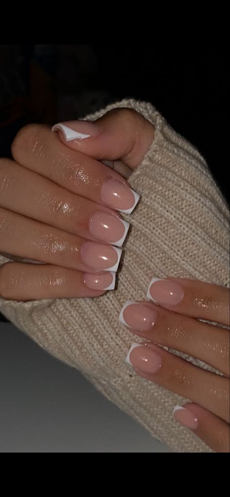 White Short Nails French Tip, Short Square Acrylic Nails White French Tips, Short Classy French Nails, Sqaire French Tip Nails, Deep French Tip Nails Square Short, Short White Acrylic Nails French Tip, Shorty French Tips, Short Classy French Tip Nails, French Tips Coffin Short