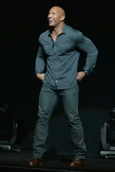 Looking good Dwayne Johnson Outfits Casual, Dwayne Johnson Style, Dwyane Johnson, Formal Men Outfit, Keanu Charles Reeves, Blockbuster Film, Rock Johnson, The Rock Dwayne Johnson, Santa Monica California