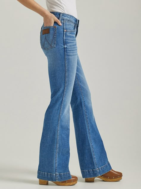 Wrangler Trouser Jeans, Trouser Jeans Outfit, 2016 Outfits, Wrangler Jeans Women's, Womens Trouser Jeans, Human Things, Wrangler Women, Country Outfit, Fashion Walk