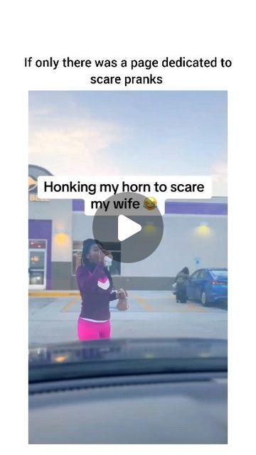 Scare Pranks on Instagram Funny Scare Pranks, Scaring People Pranks, Scare Pranks Videos Funny, Best Pranks Ever Hilarious, Funny Pranks Videos, Scare Pranks, Evil Pranks, Funny Scary Pranks, Best Pranks Ever