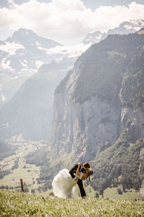 Epic views for this couple's elopement in the Swiss mountains. Swiss Wedding Traditions, Switzerland Elopement, Swiss Wedding, Switzerland Wedding, Grindelwald Switzerland, Switzerland Mountains, Swiss Mountains, American Couple, Wild Camp