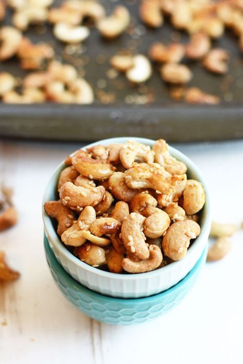 Maple Sesame Roasted Cashews- the best tasting nuts ever! Paleo Recipes For Kids, Paleo Kids Recipes, Cashew Recipes, Kids Snack Food, Fit Foodie Finds, Vegan Snack, Eating Light, Fit Foodie, Healthy Vegan Snacks