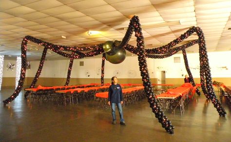 Wouldn't this be fabulous on the dance floor at a Halloween Party? Halloween Decorations For School Gym, Fall Themed Homecoming, Halloween Dance Posters, Halloween Dance Decorations School, Halloween Dance Ideas, School Halloween Dance, Halloween Dance Decorations, School Dance Decorations, Spider Balloon