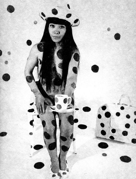 Art & Fashion - Yayoi Kusama Yayoi Kasuma, Kusama Yayoi, Yayoi Kusama Art, Kusama Art, Pop Art Abstract, Film Fashion, Surrealism Art, Yayoi Kusama, Women Artists