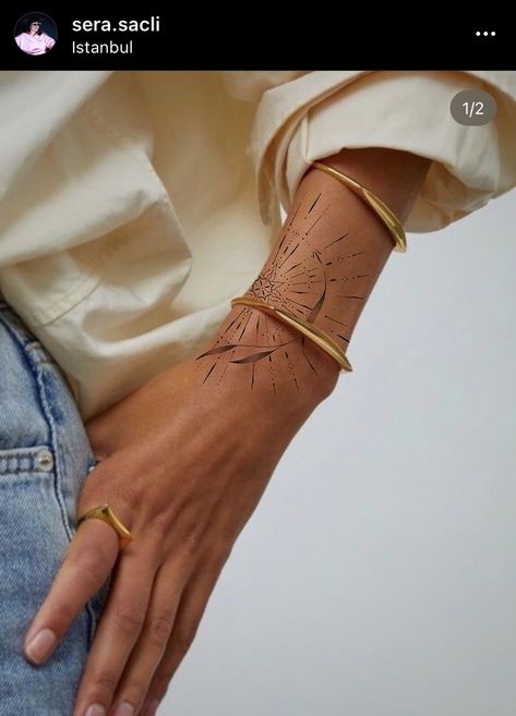 Maori Tattoo Frau, Cuff Tattoo, Tato Minimal, Floral Thigh Tattoos, Hand And Finger Tattoos, Boho Tattoos, Mommy Tattoos, Tasteful Tattoos, Small Hand Tattoos