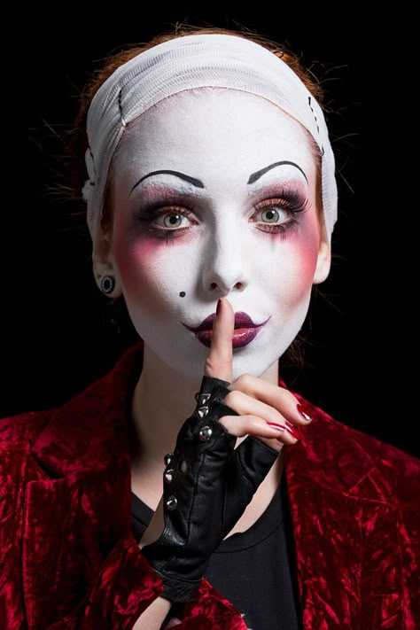 Mannequin Makeup, Dark Cabaret, Circus Fashion, Circus Makeup, Mime Makeup, Pierrot Clown, Dark Circus, Avant Garde Makeup, Theatrical Makeup