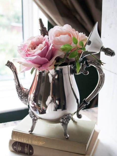 How To Add Old-Time Charm To Your Newer Home Vase Table Centerpieces, Silver Plate Decor, Teapot Centerpiece, Vintage Fashion Style, Silver Teapot, Diy Arrangements, Spring Tea, Wedding Silver, Bridal Tea