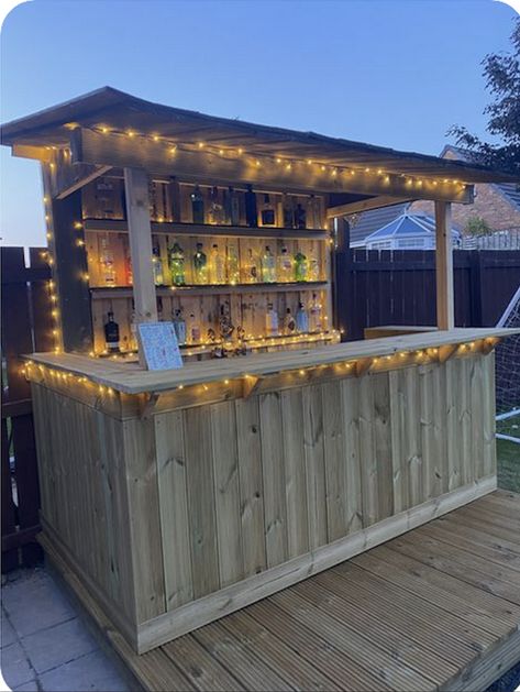 Outside Mini Bar, Outdoor Bar Aesthetic, Outdoor Bar Decor Ideas, Backyard Dyi, Rustic Outdoor Bar, Wooden Home Bar, Outdoor Garden Bar, Outside Bar, Patio Bars