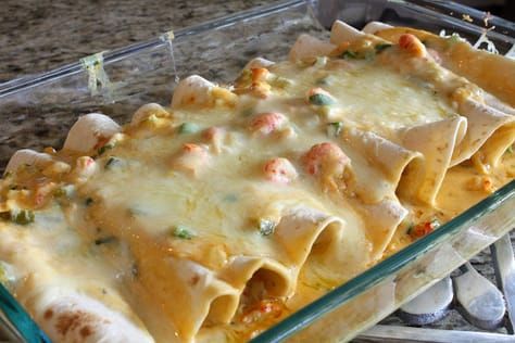 Crawfish Enchiladas, Shrimp Enchiladas, Crawfish Recipes, Cajun Cooking, Seafood Boil, Cajun Recipes, Mexican Dishes, Seafood Dishes, Garlic Butter