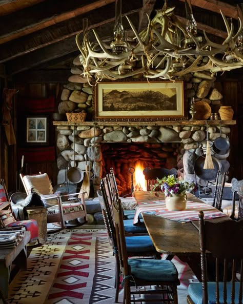 Ralph Lauren 50th Anniversary | Habitually Chic | Bloglovin’ Ralph Lauren Cabin, Ralph Lauren Home Living Room, Log Cabin Living, Cabin Interiors, Rustic Dining Room, Cabin Living, Rustic Cabin Decor, Western Homes, Lodge Style