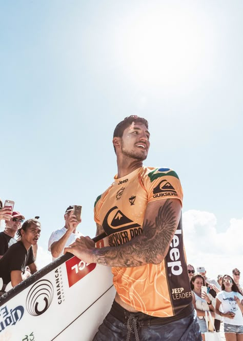 Gabriel Medina WSL Gold Coast 2019 Medina Wallpaper, Guys Quotes, Surfer Guys, Gabriel Medina, Surfing Quotes, Surfer Boys, Brazilian Men, Australia Vacation, Surfer Dude