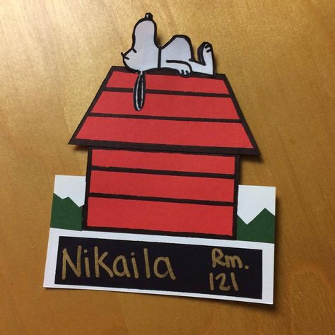 ResLife Crafts — owlyniki: #NovemberDoorDec #ThePeanuts #Snoopy... Dorm Name Tags, Resident Assistant Door Decs, Peanuts Decor, Res Life Door Decs, Ra Door Tags, Ra Decorations, Ra Bulletin Board Ideas, Resident Assistant Ideas, Ra Board Ideas