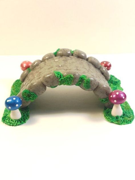 Fairy Garden Water Holders Cobblestone Bridge, Fairy Garden Bridge, Fairy Garden Furniture, Polymer Clay Fairy, Fairy Garden Crafts, Fairy Furniture, Clay Fairies, Fairy Crafts, Terrarium Decor