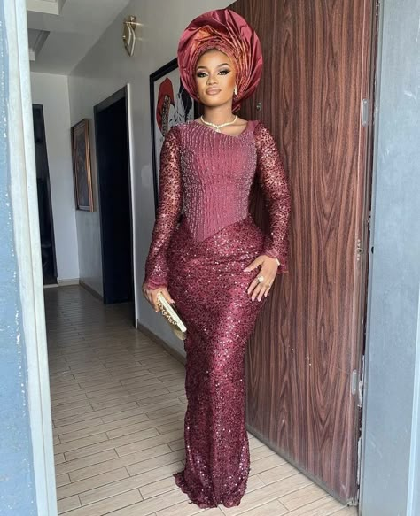 Wine Asoebi, Nigerian Asoebi, Nigerian Traditional Dresses, Women Attire, Lace Styles For Wedding, Asoebi Style, African Couture, Aso Ebi Lace Styles, African Party Dresses