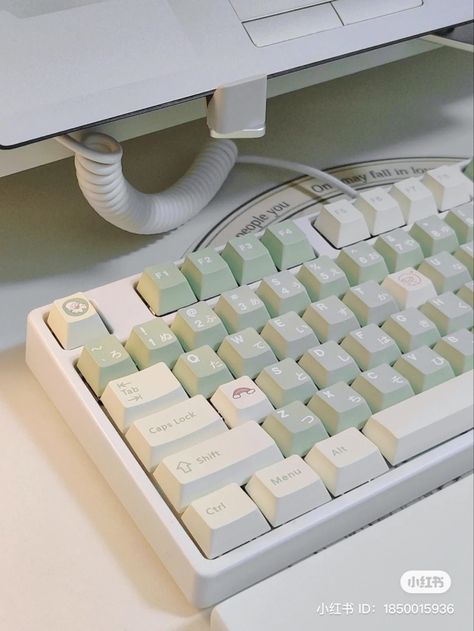 White And Green Keyboard, Aesthetic Mechanical Keyboard, Cream Keyboard, Creamy Keyboard, Pretty Keyboard, Keyboards Aesthetic, Aesthetic Keyboards, Keyboard Aesthetic, Aesthetic Keyboard