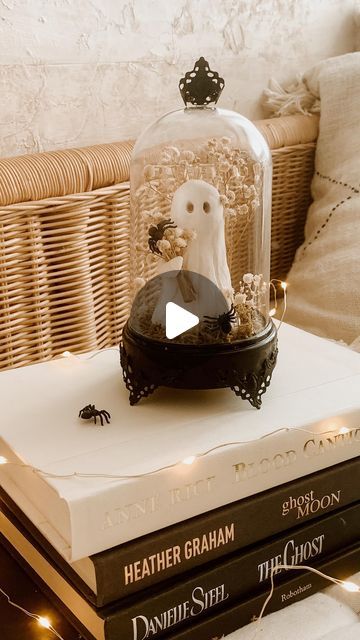 Rox Van Del on Instagram: "Dollar Tree Cloche with an Anthropologie gothic vibe. Link in my “Recent Highlights 2023” for exact material.   #bohohalloween #neutralhalloween #neutralhomedecor #neutralhomeedit #diyhalloweendecorations #diyhalloween #diyhomedecor #ghostdecor #diyhalloweenprops #cozyinteriors #cozyhome #diyhalloween #anthropologiehalloween #halloween #thriftstorefinds #thriftedfinds #halloweendecor #halloween2023 #ghostart  #ghostmug #dollartreediys #dollartreefinds #dollartreehalloween #cozyhalloween #bohodecor #clayghost #diyhalloweencrafts #ghostdecorations #ghostmug" Halloween Glass Cloche Ideas, Cloche Halloween Ideas, Ghost Cloche, Dollar Tree Cloche, Cloche Halloween, Ghost In A Cloche, Highlights 2023, Halloween Cloche, Amy Howard Paint