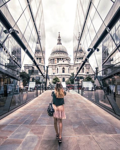 Backyard Bridge, London Neighborhoods, London Bucket List, Walking Down The Street, London Attractions, Instagram Guide, St Pauls Cathedral, Neighborhood Guide, London Tours