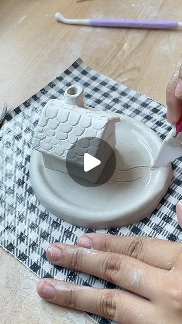 Modeling Clay Projects, Diy Ceramic House, Diy Ceramic Clay, Ceramic Houses Ideas, Clay Mini House Diy, Clay Modelling Ideas, Molds For Clay, Modelling Clay Ideas, Das Clay Ideas