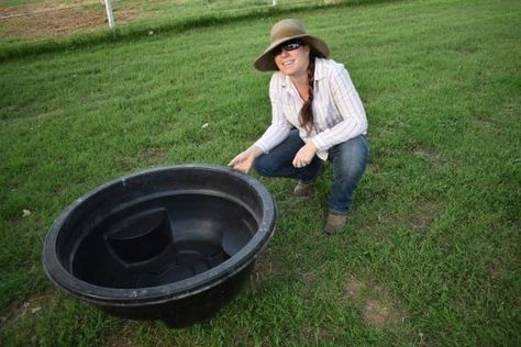 DIY Easy Drain Duck Pond - Easy to clean swimming pond for pet ducks Duck Pond With Drain, Diy Duck Pond With Drain, Duck Pool With Drain, Duck Pool Ideas, Duck Raising, Rabbit Tractor, Duck House Diy, Duck Tips, Quack Shack