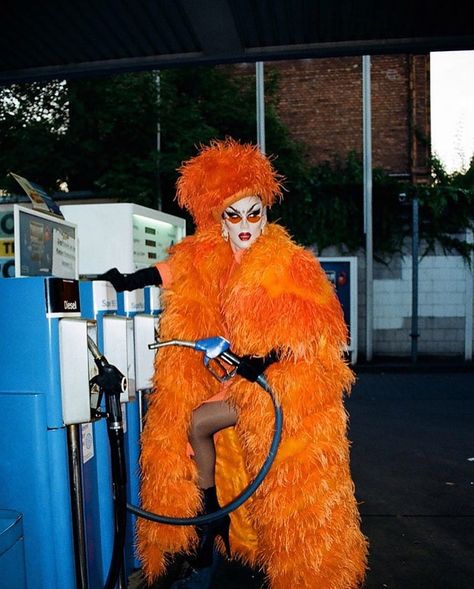 ⛽️💋Pumping gas... but make it fashion. 🧡😍✨ @sashavelour #regram Sasha Velour, Libra Rising, Gemini Moon, Drag Queen Outfits, Timeless Looks, Queen Makeup, Queer Fashion, Queen Fashion, Club Kids