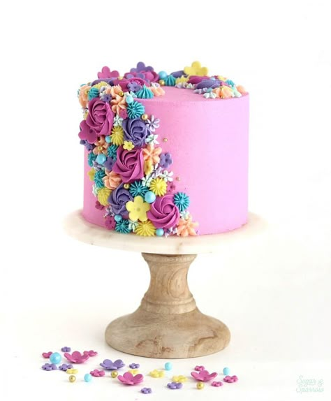 Cascading Floral Cake Tutorial - Sugar & Sparrow Easy Piped Flowers On Cake, Frosting Flowers Tutorial Easy, Encanto Smash Cake, Spring Cakes Ideas, Simple Flower Cake Design, Simple Buttercream Cake Designs, Piped Flower Cake, Spring Birthday Cakes, Flower Cakes Birthday