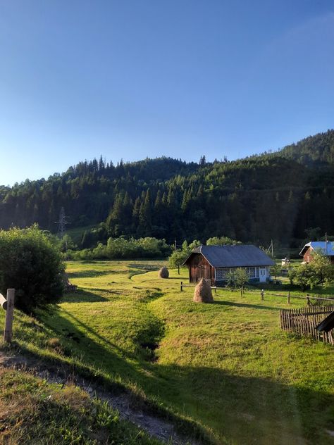 Eastern Europe Countryside, Cultures Aesthetic, Ukrainian Countryside, Countryside Mountains, Ukraine Landscape, Ukraine Wallpaper, Carpathian Mountains Ukraine, Ukraine Nature, Village Wallpaper