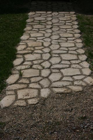 This is another project using the concrete forms, but the description has a few more helpful specifics. Thanks to @Amy Balzer-Pemberton for sending me this link! Diy Stone Walkway, Backyard Escape, Cozy Backyard, Stone Walkway, Backyard Paradise, Whimsical Wonderland, Have Inspiration, Garden Guide, Yard Work