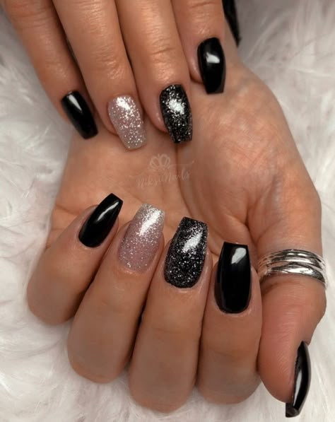 Silver Black And White Nails, Sparkly Nails Ideas, Sparkly Black Nails, Black Sparkly Nails, Black Glitter Nails, Sparkly Nail Designs, Black Silver Nails, Nye Nails, Black Gel Nails