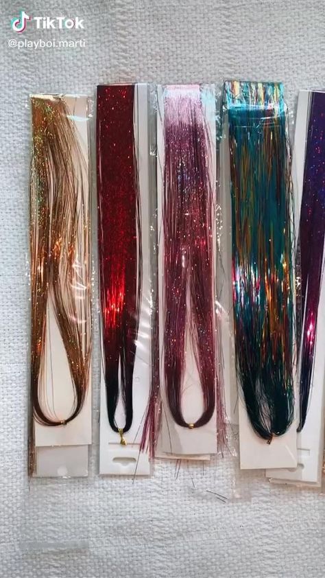 Hair Tinsel Brunette Ideas, Ideas Para Upd, Glitter Bar Ideas, Tinsel Hair Extensions, Tinsel Hair, Hair Tinsel, Fairy Hair, Peinados Fáciles Para Cabello Corto, Highlights Brown Hair