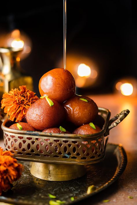 Apple With Cinnamon, Pudding Homemade, Sweets Photography, Indian Food Photography, Gulab Jamun Recipe, Greek Yogurt Parfait, Jamun Recipe, Homemade Trail Mix, Diwali Sweets