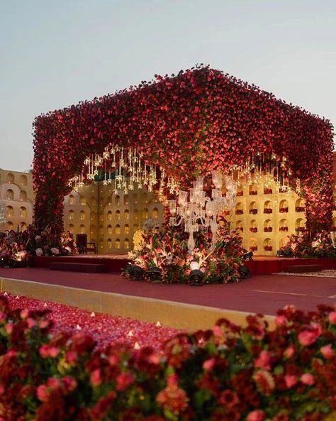 Wedding • Instagram Indian Outdoor Wedding Decor, Beautiful Wedding Decor, Royal Indian Wedding, Indian Wedding Theme, Night Wedding Decor, Red Wedding Decorations, Wedding Stage Backdrop, Wedding Entrance Decor, Lights Wedding Decor