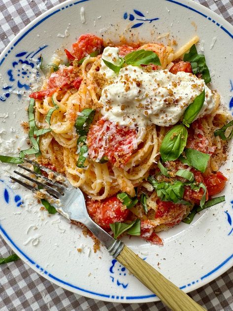 Tomato butter pasta: The only pasta dish you need in your life. Tomato Butter Pasta, Tomato Butter, Flakey Salt, Big Tomato, Butter Pasta, Pasta Dish, Linguine, Dinner Tonight, Bread Crumbs