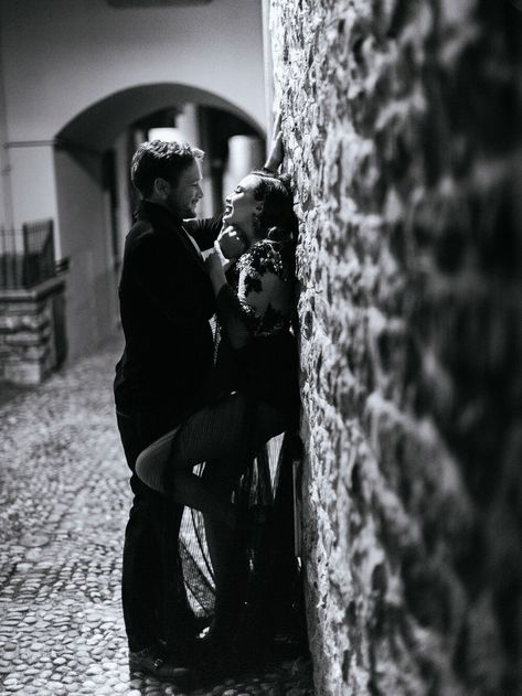 Romantic Black And White Photography, Sultry Couples Photoshoot, Couples Photoshoot At Night, Dark Romance Photos Couples, Nighttime Wedding Photography, Nighttime Couples Photography, Noir Engagement Photos, Nighttime Engagement Shoot, Engagement Photos Nighttime