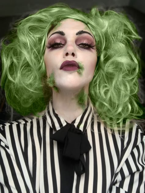 Beetlejuice Make Up Female, Beetlejuice Costume Ideas For Women, Bettle Juice Costume Woman, Women Beetlejuice Makeup, Green Wig Costume Ideas, Beetlejuice Womens Costume, Beatle Juice Costume Women, Beetle Juice Costume Female, Green Wig Costume