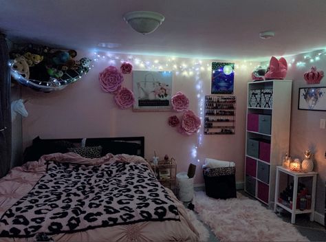 Girls Room Diy, Pink Rooms, Pink Bedroom Ideas, Girl Bedrooms, Pink Bedrooms, Pink Bedroom, Pink Room, Teen Room, Body Skin Care Routine