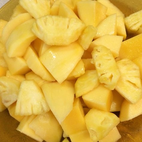 Fresh mango and pineapple Juicy Food, Mango And Pineapple, Pineapple, Mango, Yummy Food, Fruit, Drinks, Pins, Quick Saves