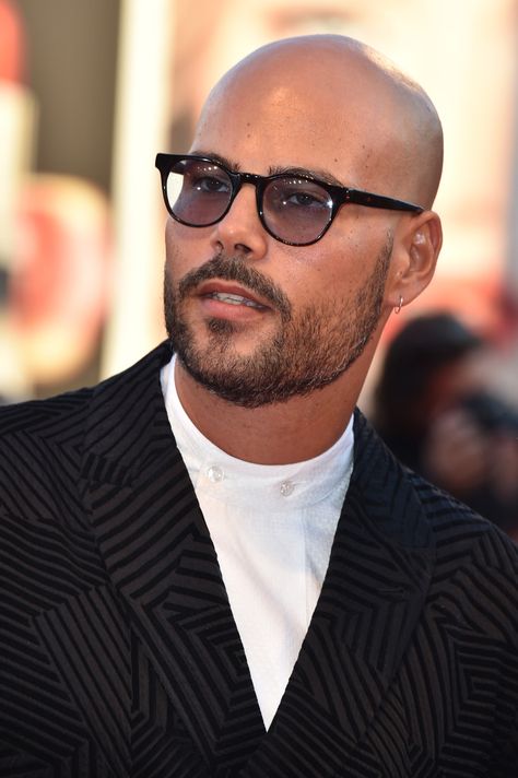 Bald Men Fashion, Bald Man With Glasses, Bald Head Man, Bald Style, Shaved Head With Beard, Mustache And Goatee, Hairstyle 2024, Bald Men With Beards, Round Face Men