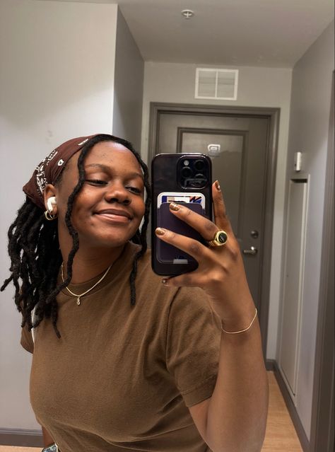 Brown Bandana Outfit, Locs And Bandanas, Bandana With Locs, Locs With Bandana, Bandana Ring, White Star Nails, Brown Locs, Ootd Mirror, College Ootd