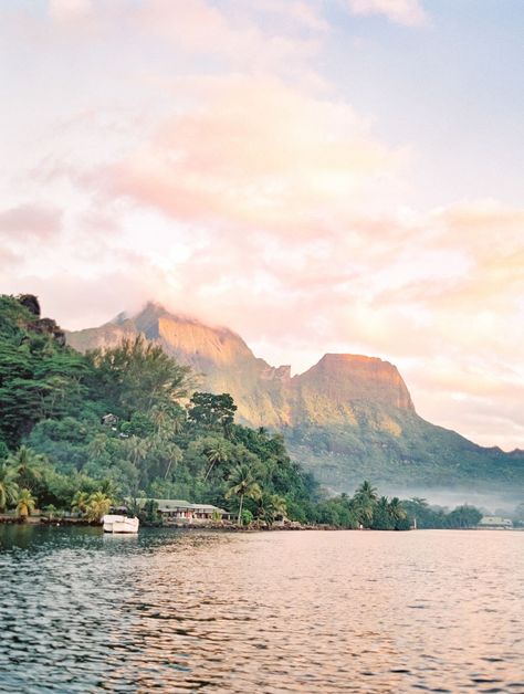 Islands Aesthetic, Luxury Honeymoon Destinations, Moorea Island, French Polynesian Islands, Tahiti Travel, Water Bungalow, Europe Architecture, Polynesian Islands, South Pacific Islands