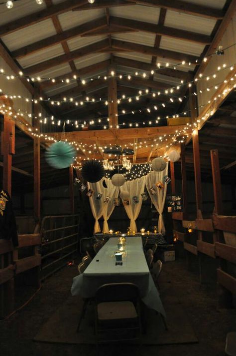 Barn Dance Party, 21st Party Themes, Barn Birthday Party, 18th Party Ideas, Sweet 16 Winter, 21st Decorations, 25th Wedding Anniversary Party, Garage Party, Cowboy Theme Party