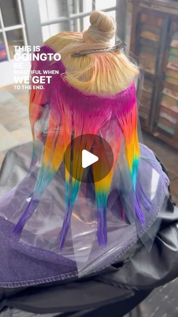 Sydney Lopez 🌈 Rainbow Hair Edu 🌈 Social Stagies on Instagram: "High Impact Halo: Creative Colorist… TRY THIS! #creativesectionswithsyd #highimpacthalo   Color// Goldwell Elumen Play   🌈Backdrop: this is your perimeter… The outside of your Sectioning, where you will create a more solid color palette that will enable your halo section to really pop off of the backdrop  🌈Halo: this is where your detail work comes in… Whether it be color melting, pops of something brighter, or rainbow panels… This is where you can make your detail work shine  🌈Crown: a large crown section (as used here) allows for high contrast colors to the top, or an overall color palette that feels consistent. A smaller crown section allows your halo section to be the star of the day. The smaller section will act as a Fun Ways To Color Hair, Split Colored Hair, Star Sectioning Hair Color, Section Hair For Color, Halo Dyed Hair Blonde, Blonde Hair Rainbow Highlights, Bright Colored Hair Ideas, Prism Hair Color Technique, Rainbow Halo Hair