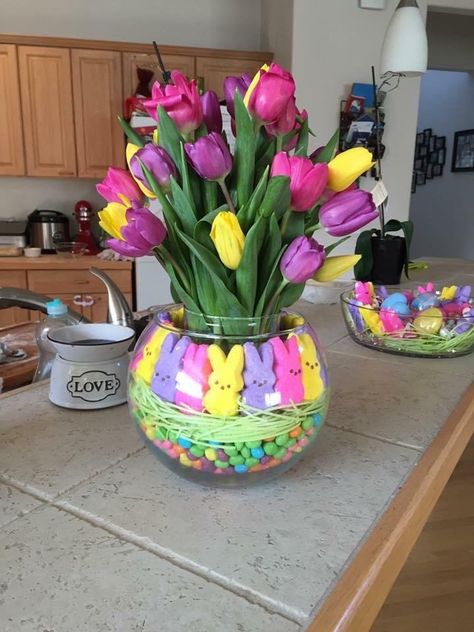 Easter Flower Arrangements, Easter Arrangement, Easter Craft Decorations, Easter Goodies, Easter Flowers, Easter Decorations Diy Easy, Easter Centerpieces, Easter Crafts Diy, Easter Tree