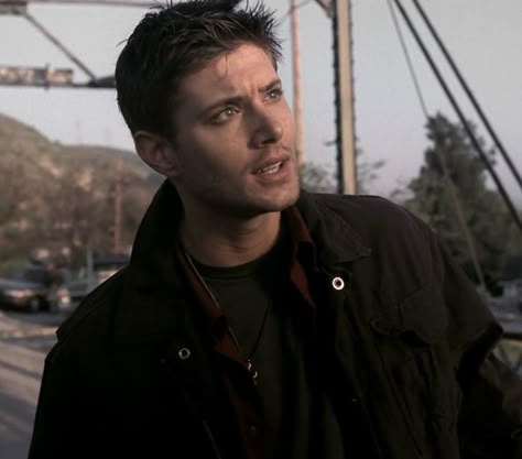 season 1 dean winchester Dean Winchester Season 1, Supernatural Dean Winchester, Winchester Supernatural, Supernatural Dean, Supernatural Seasons, Winchester Brothers, Supernatural Fandom, Misha Collins, Sam Winchester