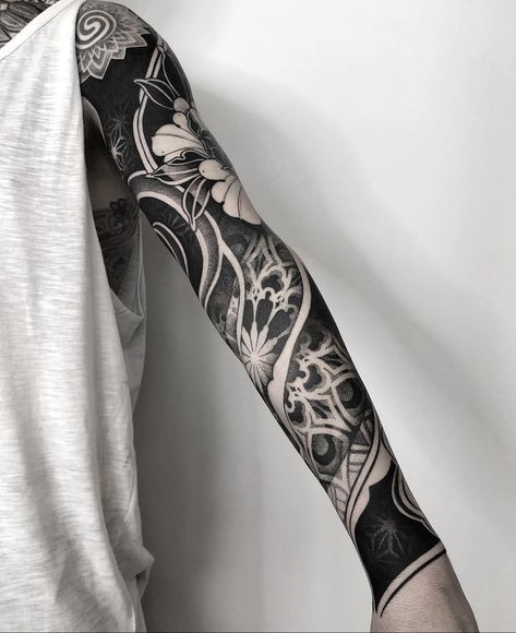 6,096 Likes, 8 Comments - ➕BLACKWORKERS_TATTOO➕ (@blackworkers_tattoo) on Instagram: “Tattoo by @raimundo_ramirez #blackworkers #blackworkers_tattoo #tattoo #bw #blackwork #blacktattoo” 3rl Tattoo, Aaa Tattoo, Tato Maori, Black Sleeve Tattoo, Geometric Tattoo Sleeve Designs, Mangas Tattoo, White Tattoos, Geometric Sleeve Tattoo, Lyric Tattoos